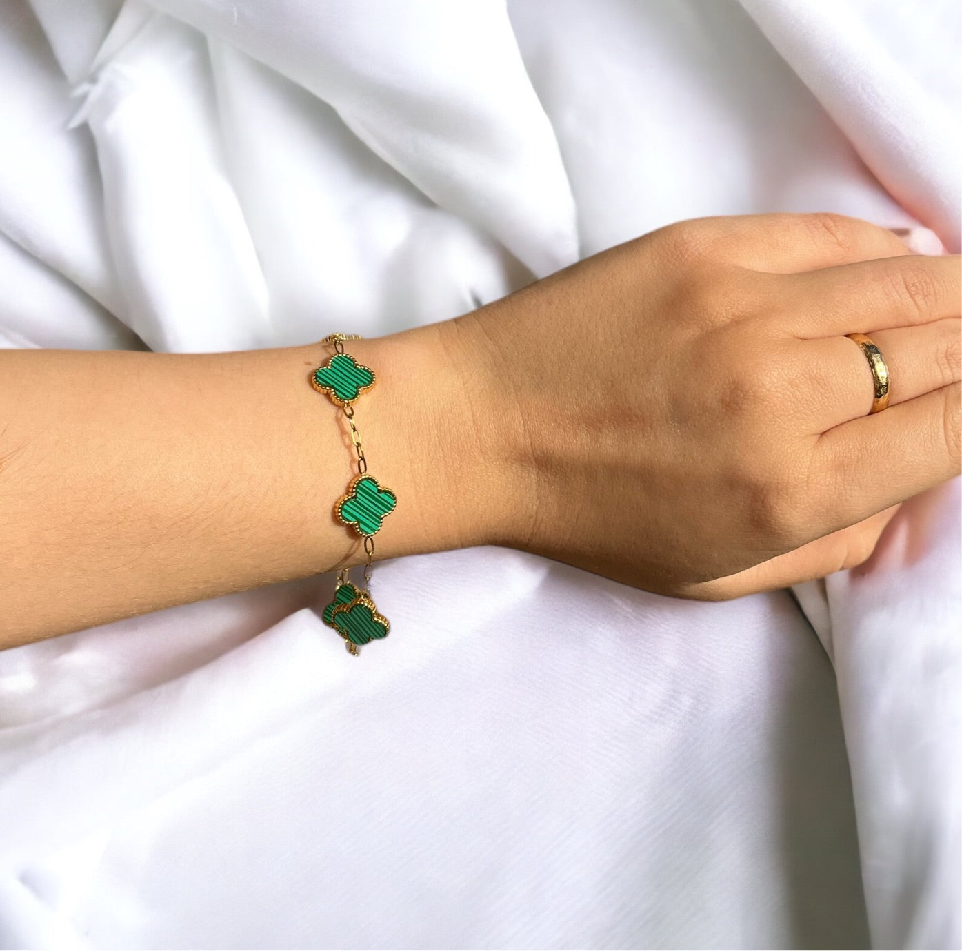 Clover Bracelet in Emerald Green – No Shade Store