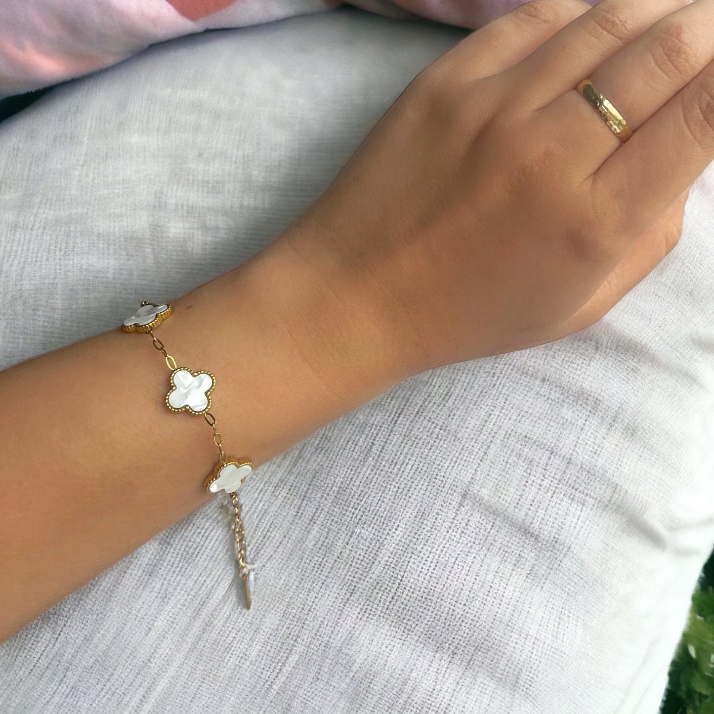 Clover Bracelet in White Marble