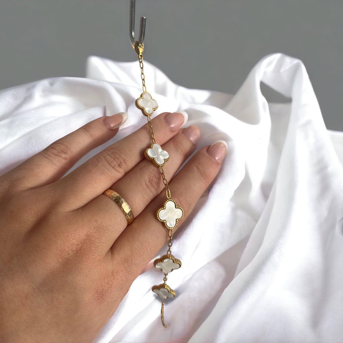 Clover Bracelet in White Marble